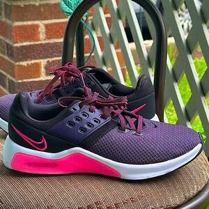 Women’s Nike airmax running shoe size 8